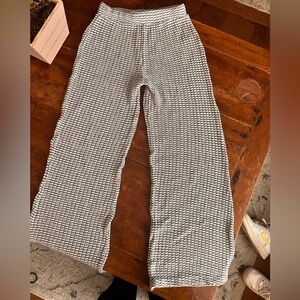 NWOT Pull and Bear Knit pants